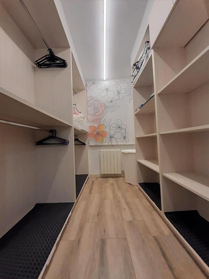 Nuria Apartment